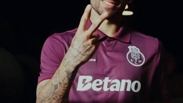 Vinho do Porto no equipamento alternativo dos dragões para a nova época