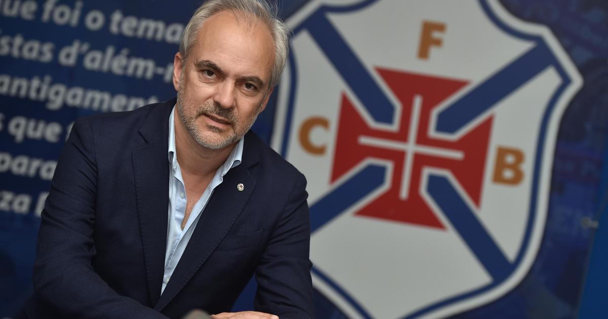 Presidente do Belenenses não se demite, mas quer convocar eleições