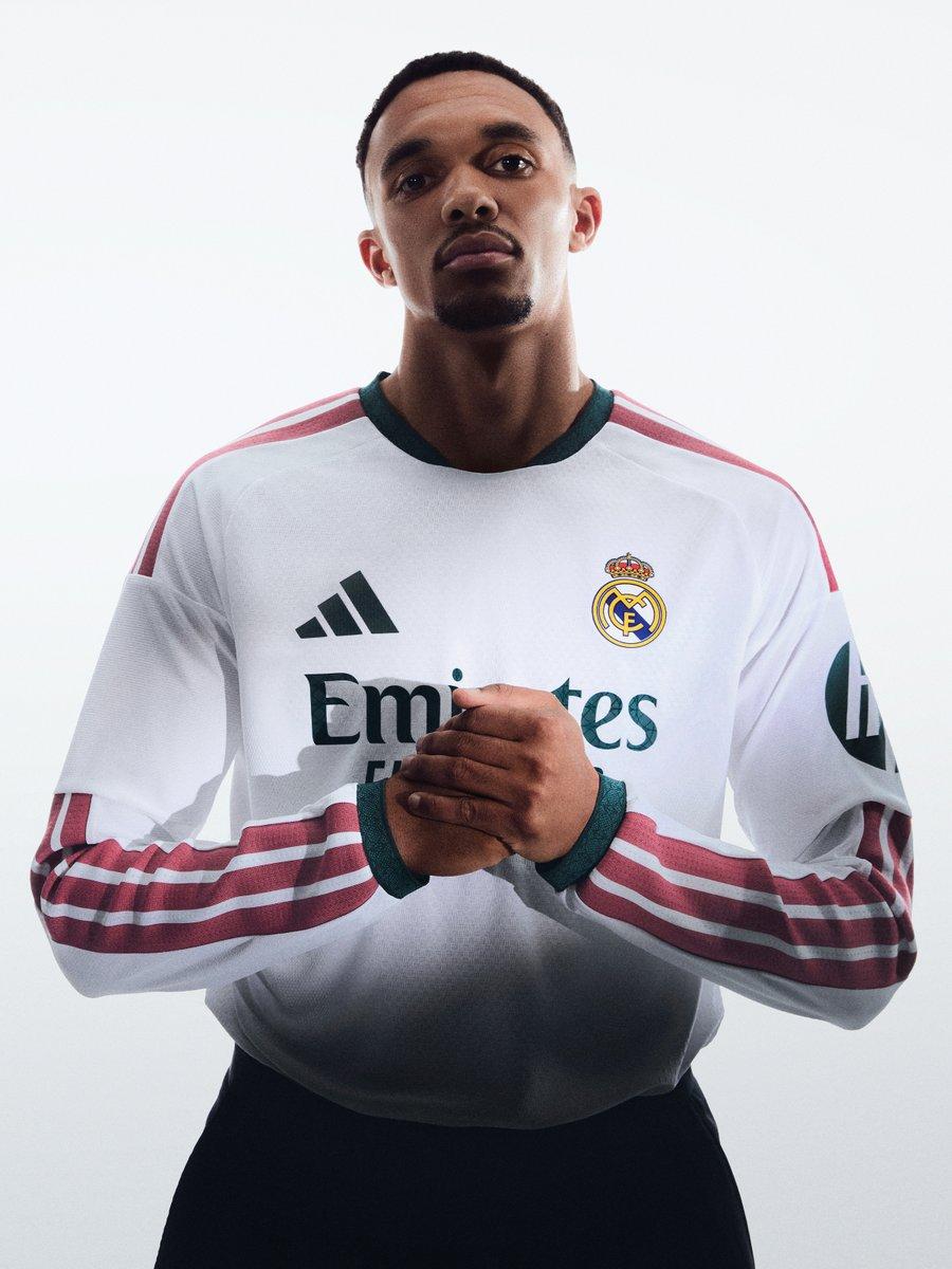 Trent Alexander-Arnold com a nova camisola do Real Madrid - Foto: Real Madrid