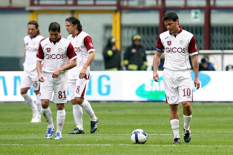 Reggina - De 2002 a 2009, foi um clube de Série A. Em 2015, quando já tinha caído para a quarta divisão do futebol italiano, declarou falência. Foi mudando de nomes até se tornar LFA Reggio Calabria, em 2023