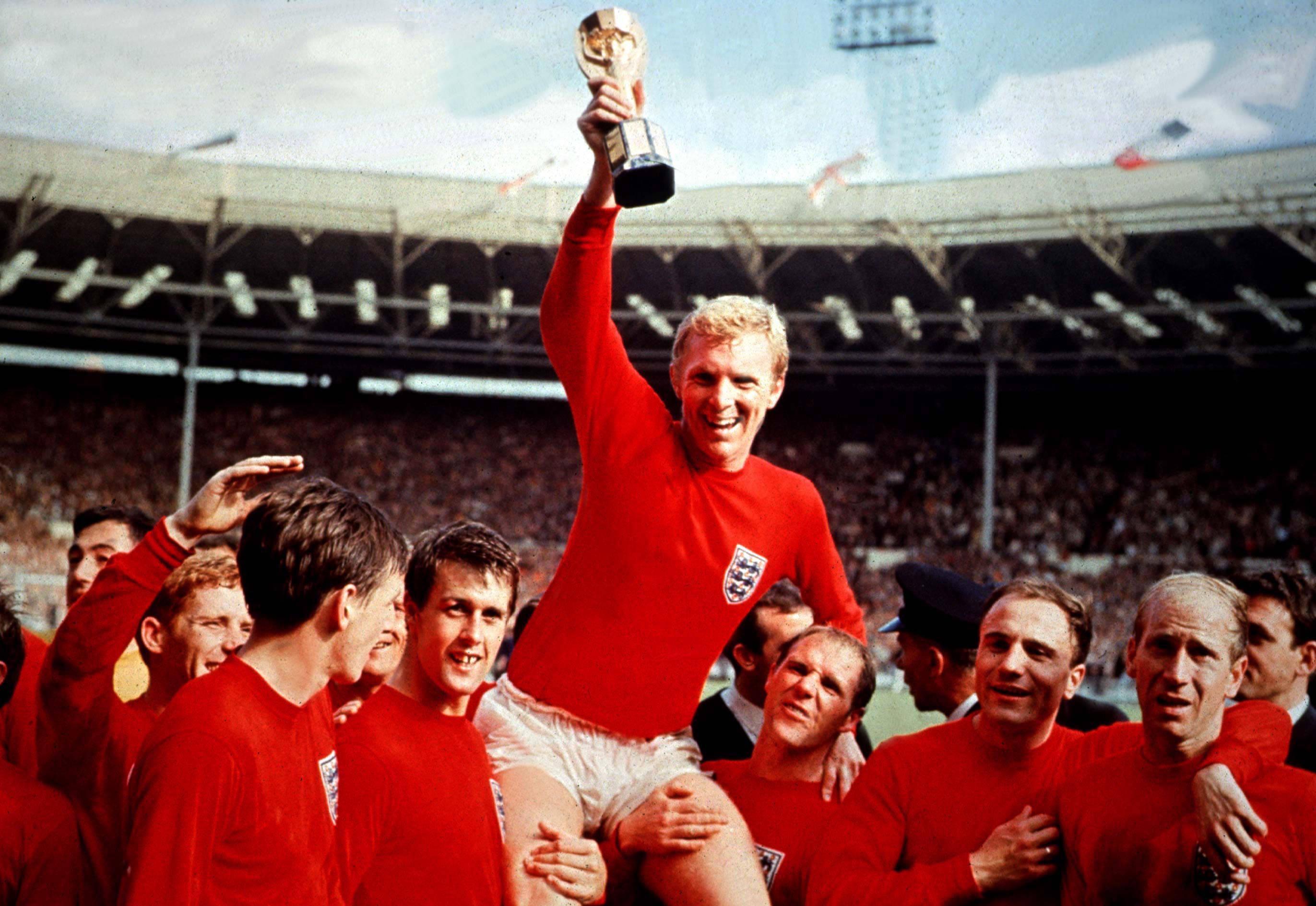O troféu original do Mundial 1966 conquistado pelo Inglaterra foi roubado quatro meses depois antes do início da competição numa exibição em Londres - Foto: Imago