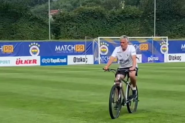 José Mourinho desafia Tadej Pogacar