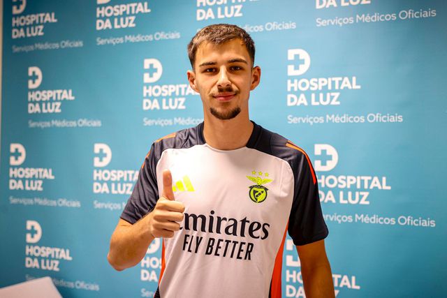 Central do Benfica promovido à seleção principal da Albânia