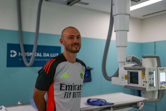 Adeptos revoltados com emblema na camisola de treino