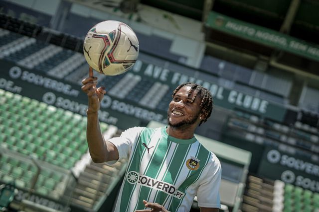 Rio Ave: Chukwudi Igbokwe chega para o ataque