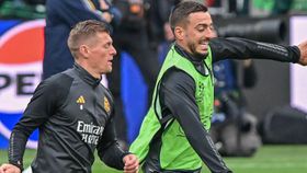 Joselu quer ‘reformar’ Kroos já na sexta-feira, alemão tem outra ideia
