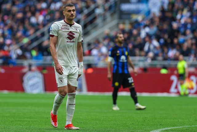 Nápoles abre os cordões à bolsa para dar mais um central a Conte