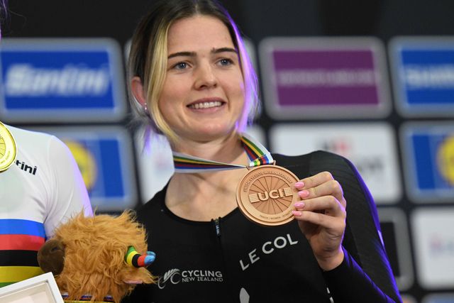 Neozelandesa é líder na Volta a Portugal mas sente-se em casa