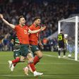 Rúben Dias e Diogo Jota a celebrarem juntos a conquista da Liga das Nações