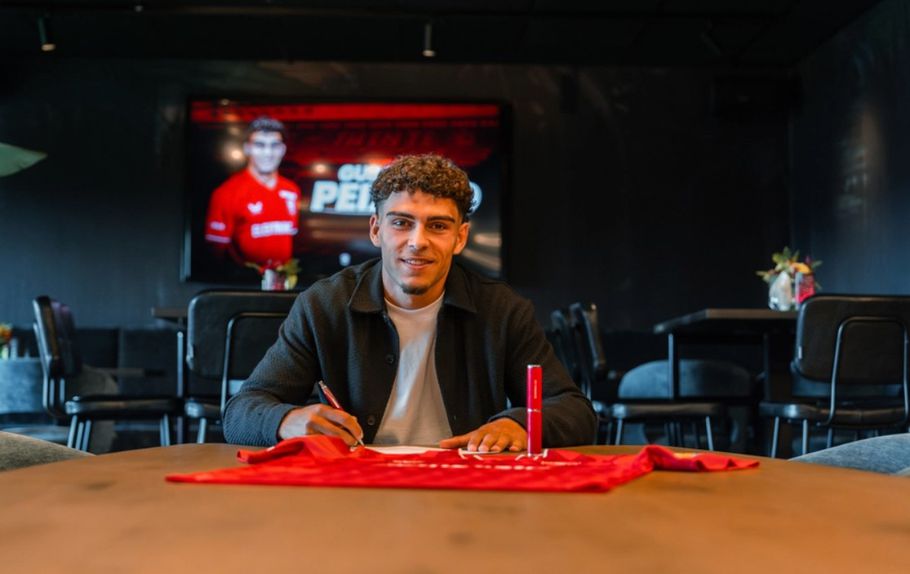Guilherme Peixoto assina contrato com o Twente