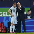 Diogo Jota e Roberto Martínez