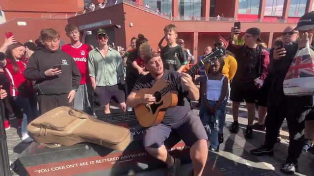Emocionante! Adeptos cantam por Diogo Jota em Anfield