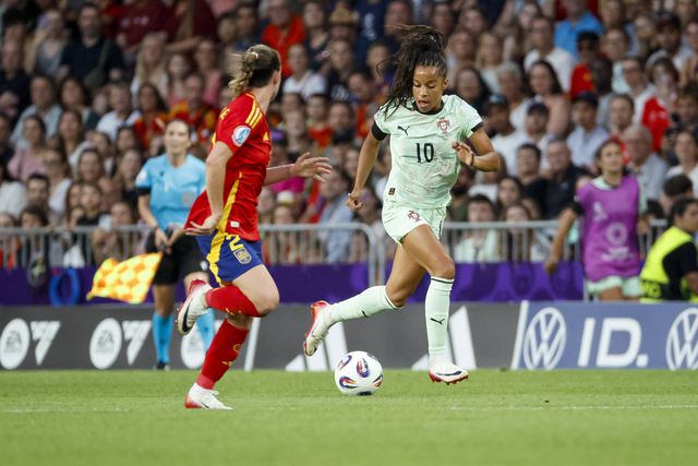 Portugal sofre goleada de Espanha no arranque do Euro 2025