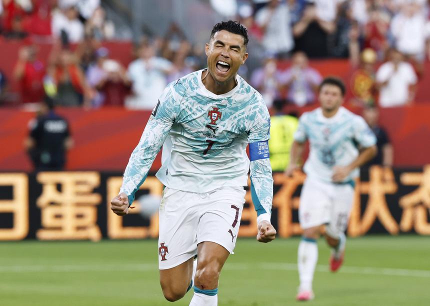 Cristiano Ronaldo tornou-se no jogador mais velho de sempre a marcar em fases a eliminar de Mundiais