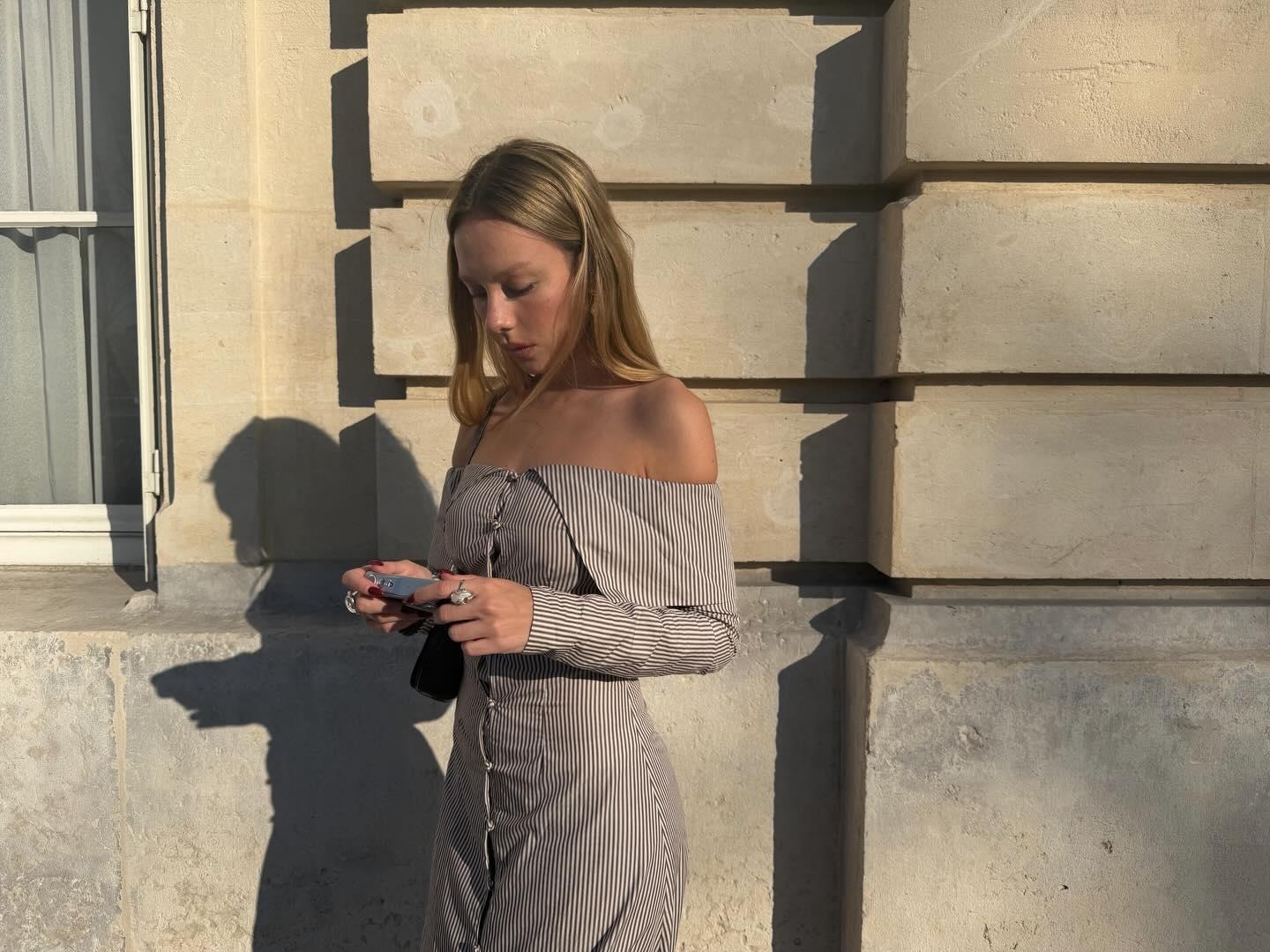 Ester Expósito, atriz espanhola e namorada de Mbappé, conta com mais de 24 milhões de seguidores nas redes sociais e recebe cerca de 200 mil euros por publicação no Instagram
