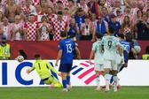 Diogo Costa nega o golo a Matanovic (foto: IMAGO)