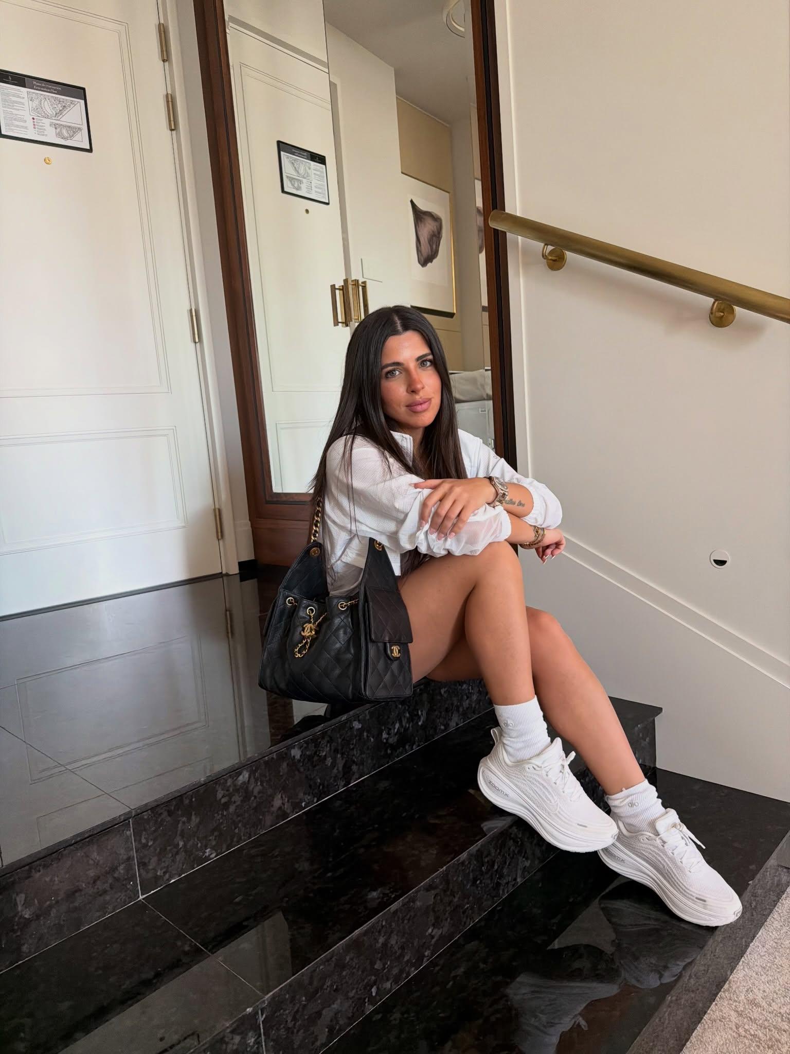 Valentina Cervantes, companheira de Enzo Fernández, alcança mais de três milhões de seguidores e recebe cerca de 28 mil euros por publicação