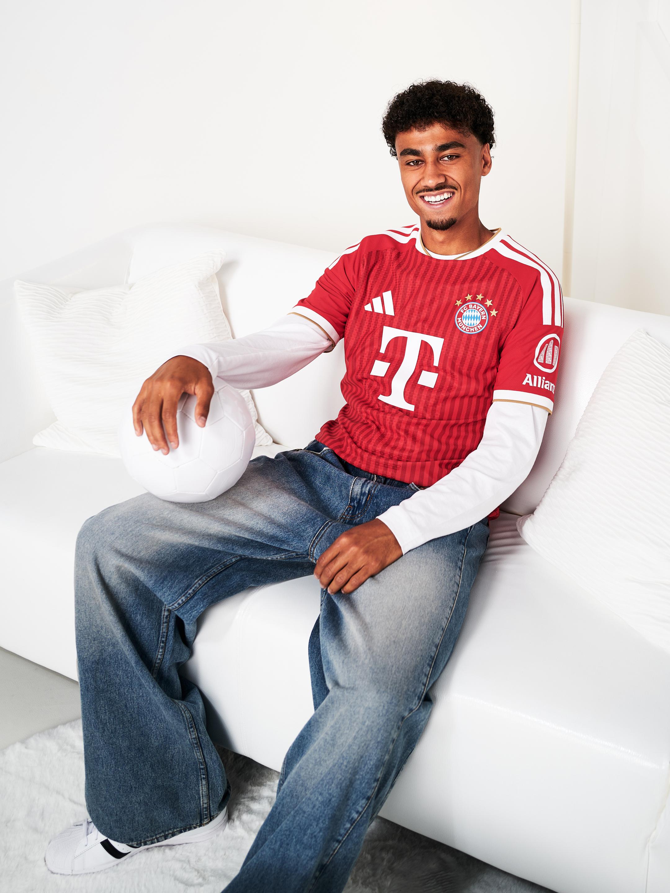 Nathaniel Brown trocou o Eintracht Frankfurt pelo Bayern Munique a troco de 50 milhões de euros