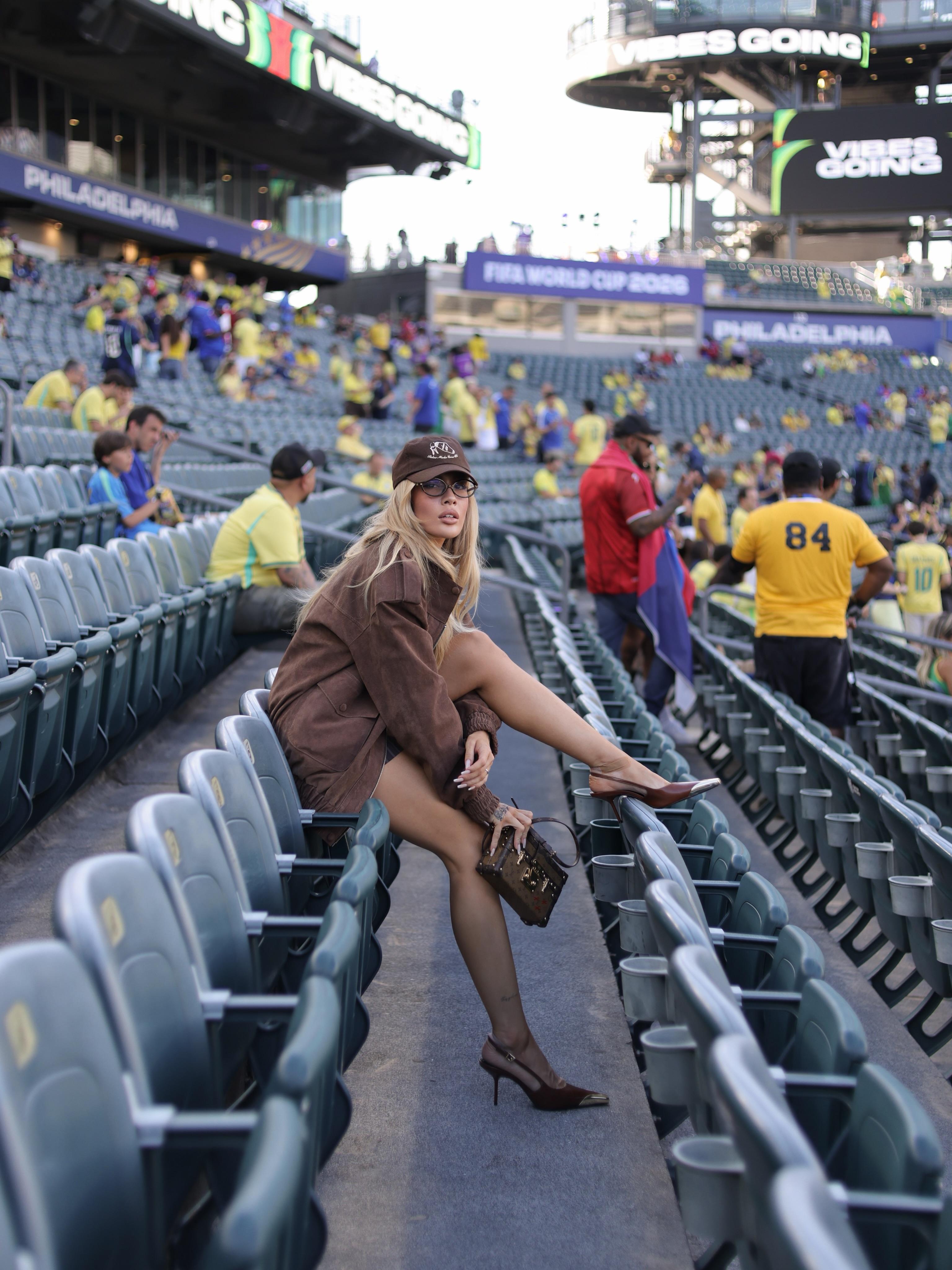 Karoline Lima, namorada de Leo Pereira e influencer, soma mais de cinco milhões de seguidores e fatura cerca de 50 mil euros por publicidade no Instagram