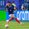 Com Olise, Dembélé, Doué ou Charki, Mbappé assume-se como o vértice maior deste polígono de superlativa qualidade — Foto: IMAGO