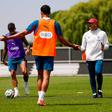 Roberto Martínez a dar indicações - Foto: FPF