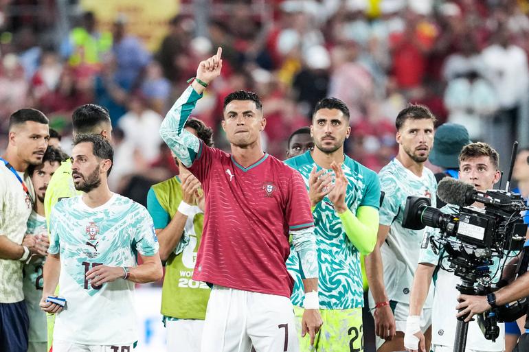 Cristiano Ronaldo vestiu a camisola 21 de Diogo Jota