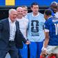 Deschamps a celebrar com Mbappé