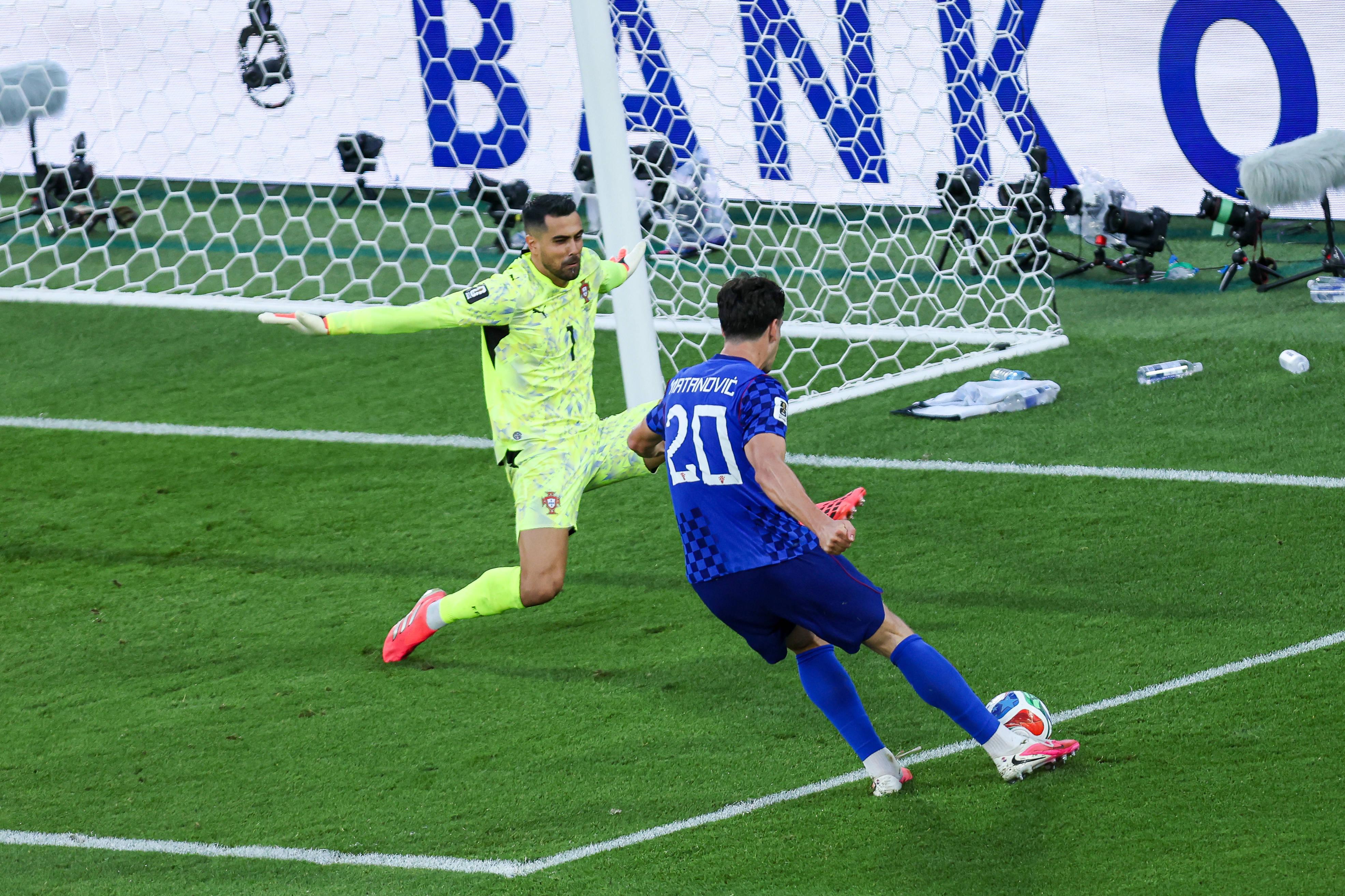 Diogo Costa foi enorme entre os postes diante da Croácia - Foto: Imago