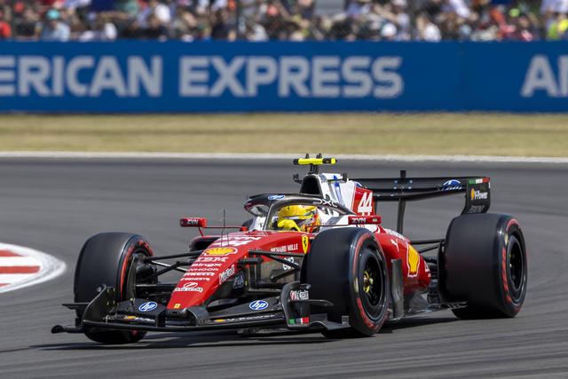 Lewis Hamilton na 'pole' da corrida sprint em Silverstone