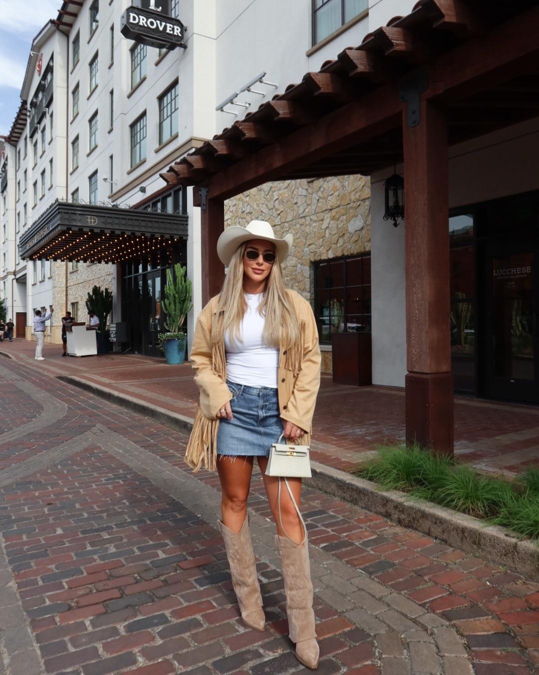 Taylor Ward, esposa de Mahrez e influencer da moda, reúne cerca de três milhões de seguidores e cobra cerca de 26 mil euros por publicação