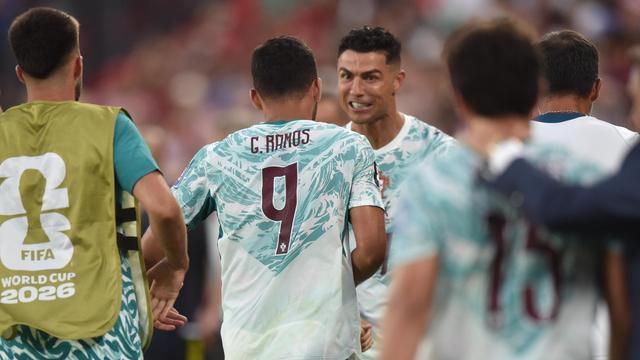 Gonçalo Ramos festeja com Ronaldo - Foto: A BOLA/Miguel Nunes