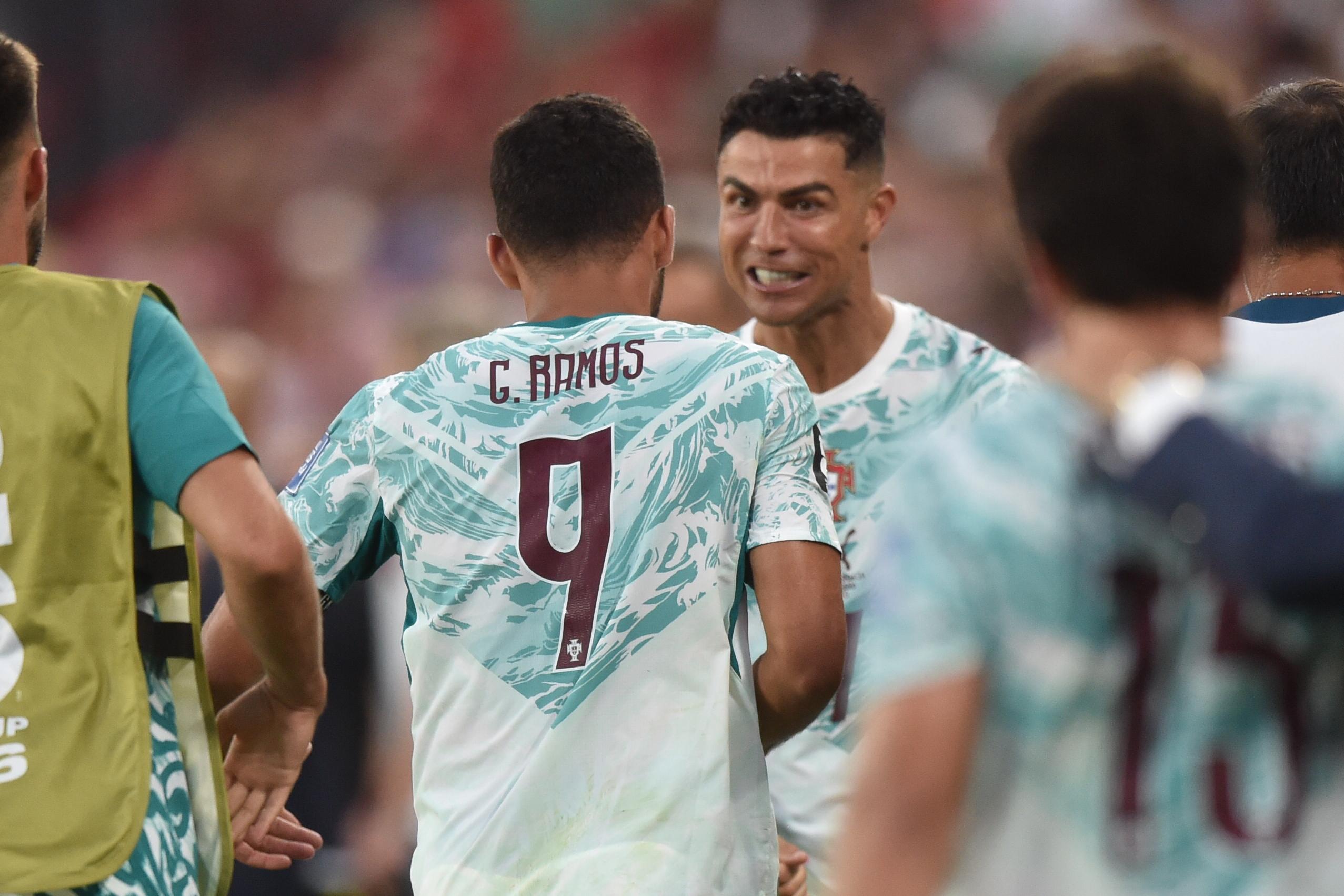 Gonçalo Ramos festeja com Ronaldo - Foto: A BOLA/Miguel Nunes