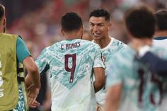 Gonçalo Ramos festeja com Ronaldo - Foto: A BOLA/Miguel Nunes