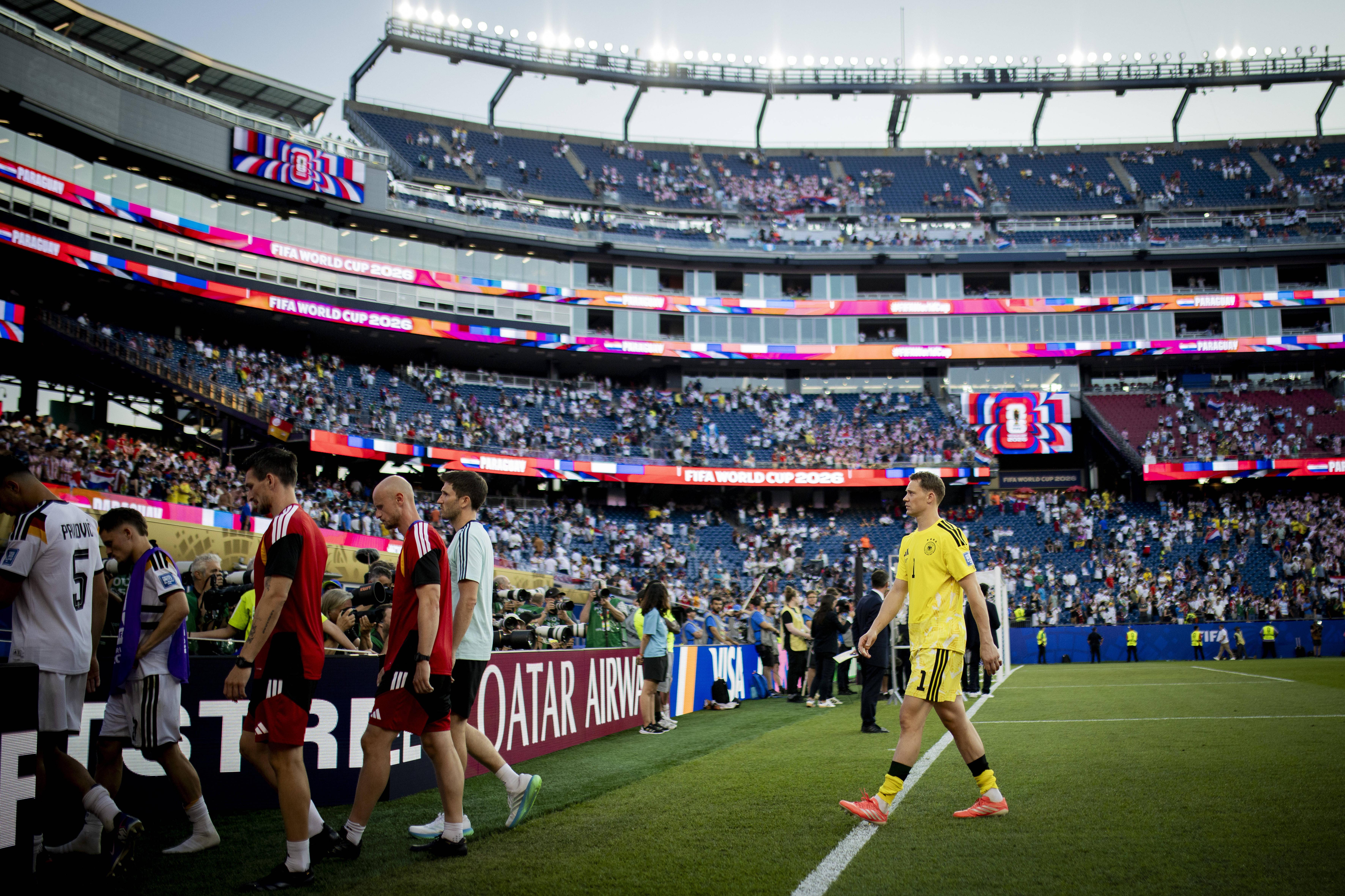 Alemanha a recolher aos vestiários no jogo com o Paraguai