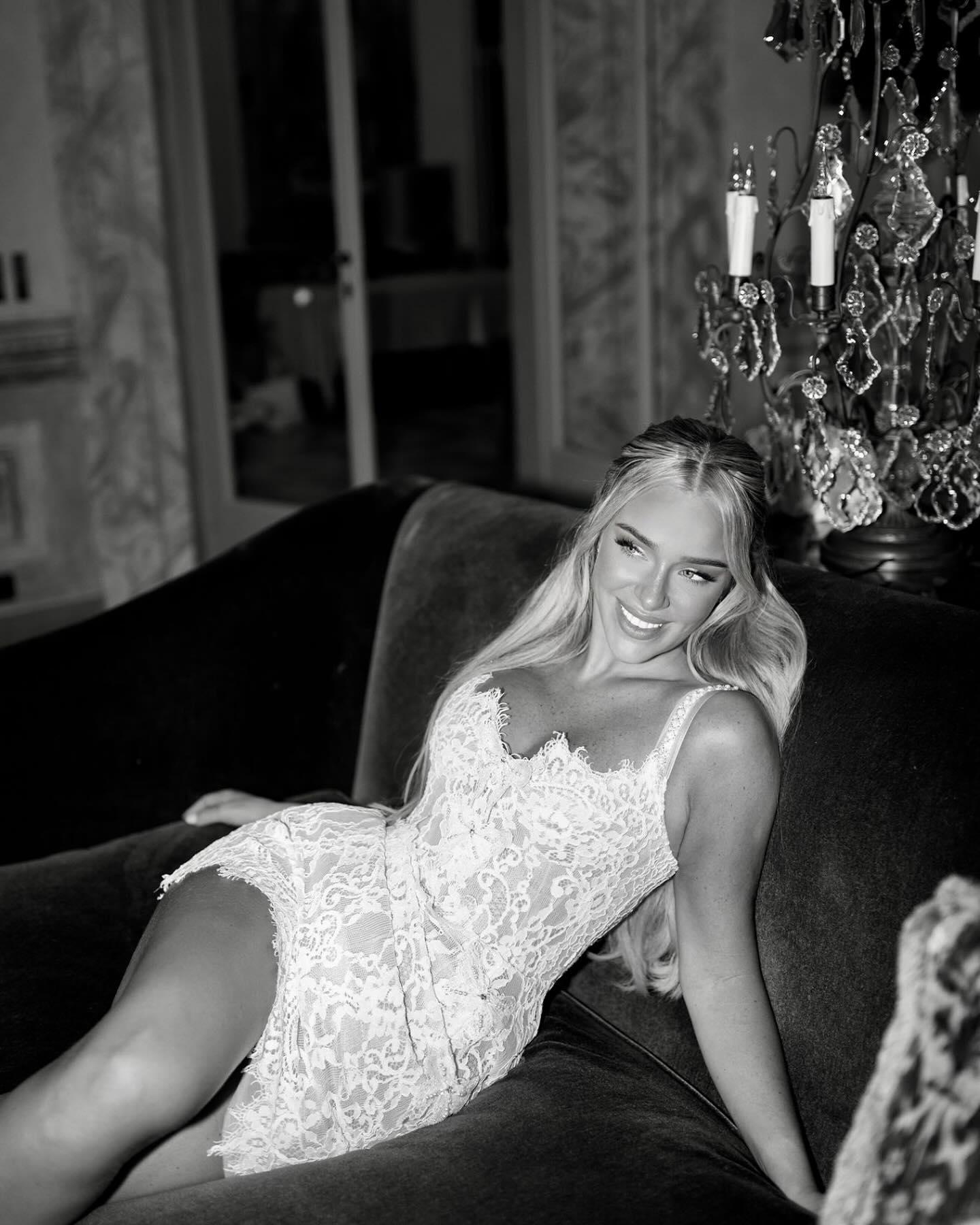 Taylor Ward, esposa de Mahrez e influencer da moda, reúne cerca de três milhões de seguidores e cobra cerca de 26 mil euros por publicação