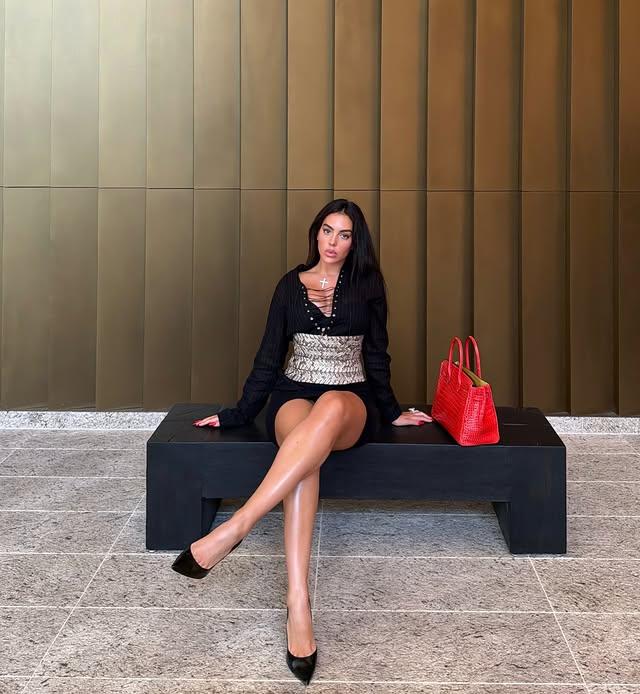 Georgina Rodríguez, noiva de Cristiano Ronaldo, conta com mais de 74 milhões de seguidores. A empresária e influencer encaixa cerca de 600 mil euros por publicação nas redes sociais