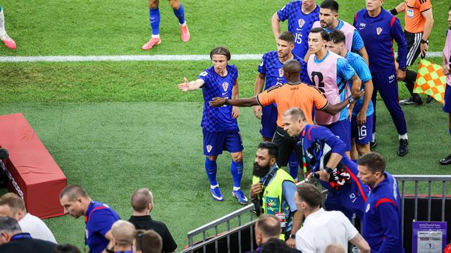 Luka Modric frustrado com ambas as intervenções do VAR