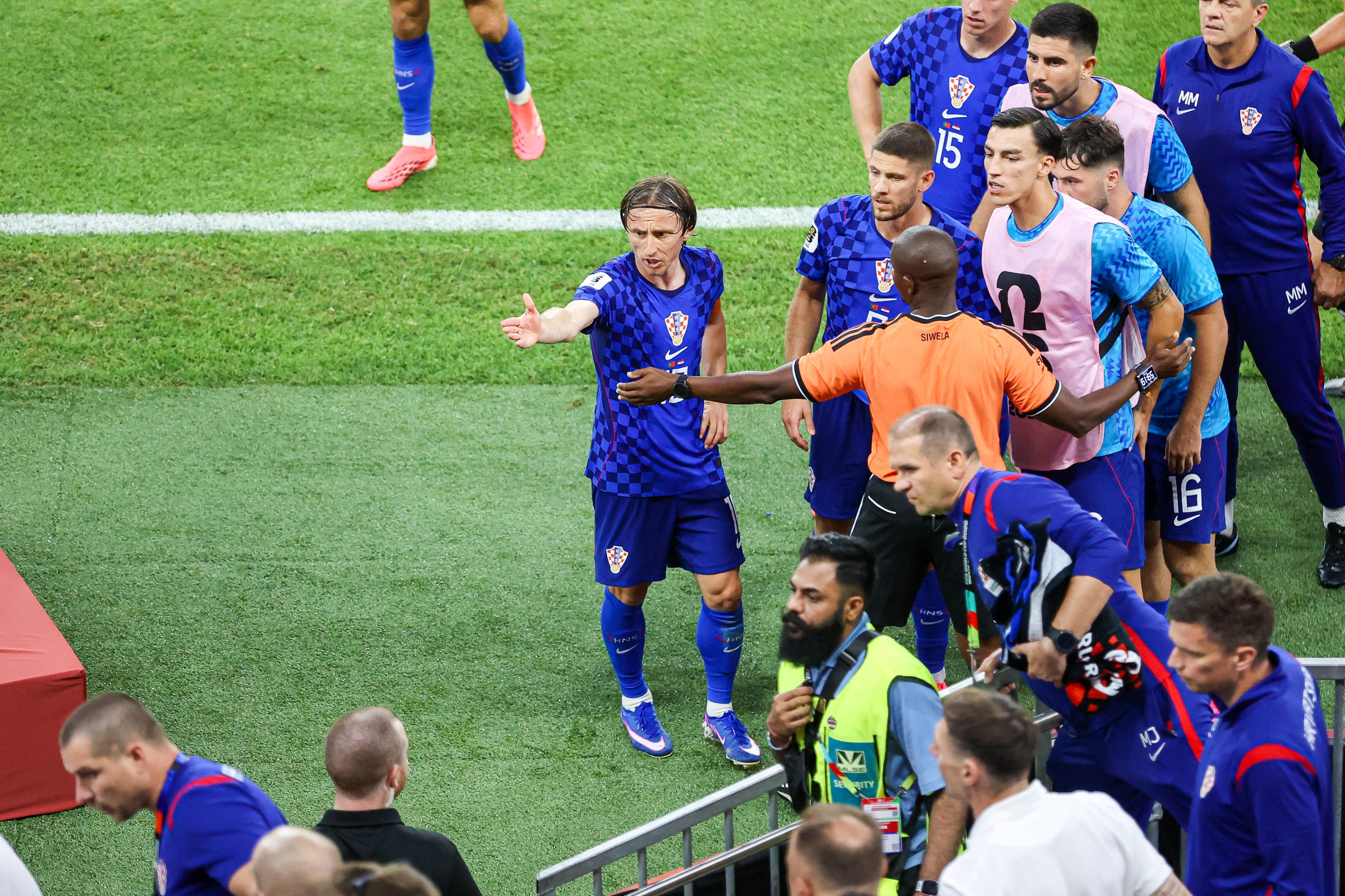 Luka Modric frustrado com ambas as intervenções do VAR