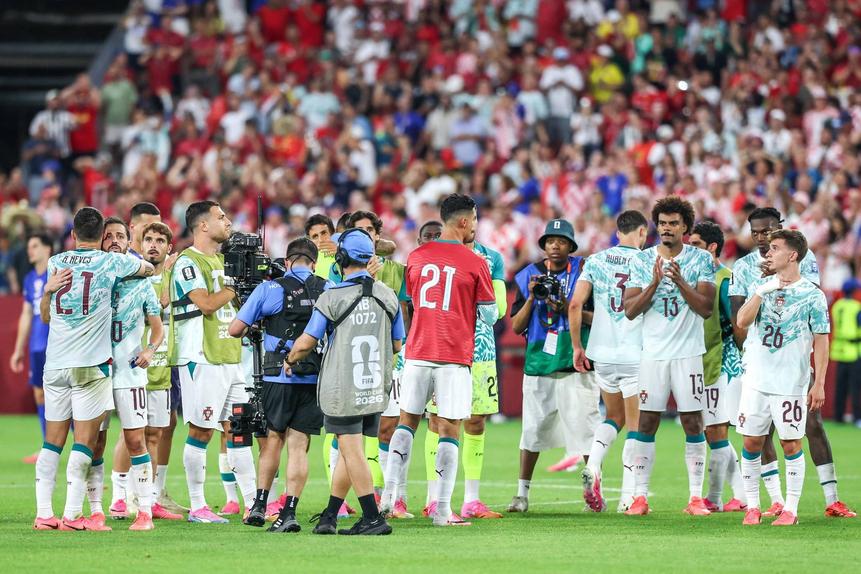Cristiano Ronaldo, com a camisola 21, de Diogo Jota