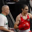 Apesar da controvérsia, Imane Khelif garante medalha olímpica