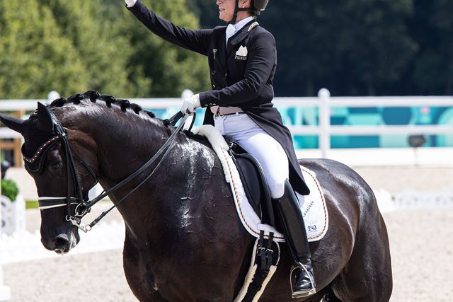 Paris 2024: cavaleira alemã conquista 13.ª medalha... aos 55 anos!