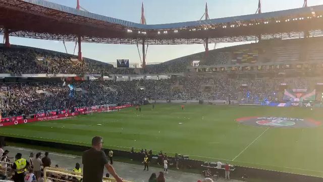 Grande ambiente no estádio antes do início da Supertaça