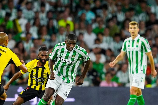 Bétis de William Carvalho e Rui Silva goleia Al Ittihad de Jota