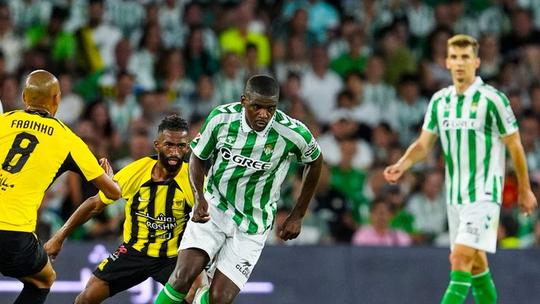 Bétis de William Carvalho e Rui Silva goleia Al Ittihad de Jota