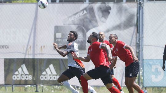 Santa Clara vence Benfica B em jogo de preparação