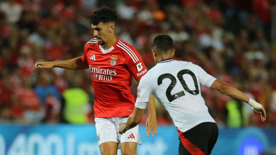 Benfica: Tomás Araújo sofreu traumatismo na perna esquerda