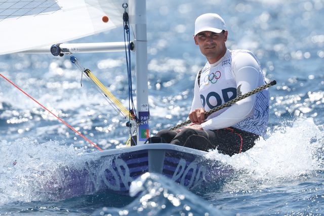 Paris 2024: Eduardo Marques vence regata e está em 9.º no Dinghy