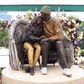 Lakers inauguram estátua em homenagem a Kobe Bryant e filha