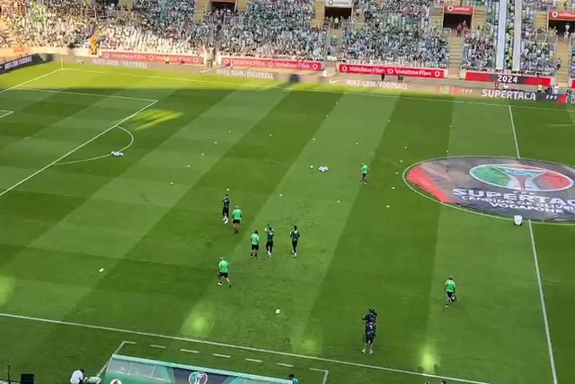 Guarda-redes do Sporting já aquecem em Aveiro