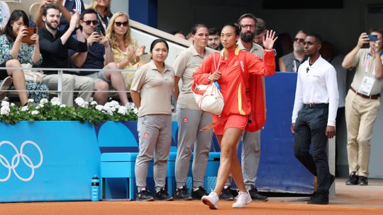 Paris 2024: Chinesa Zheng Qinwen conquista ouro no torneio olímpico de ténis